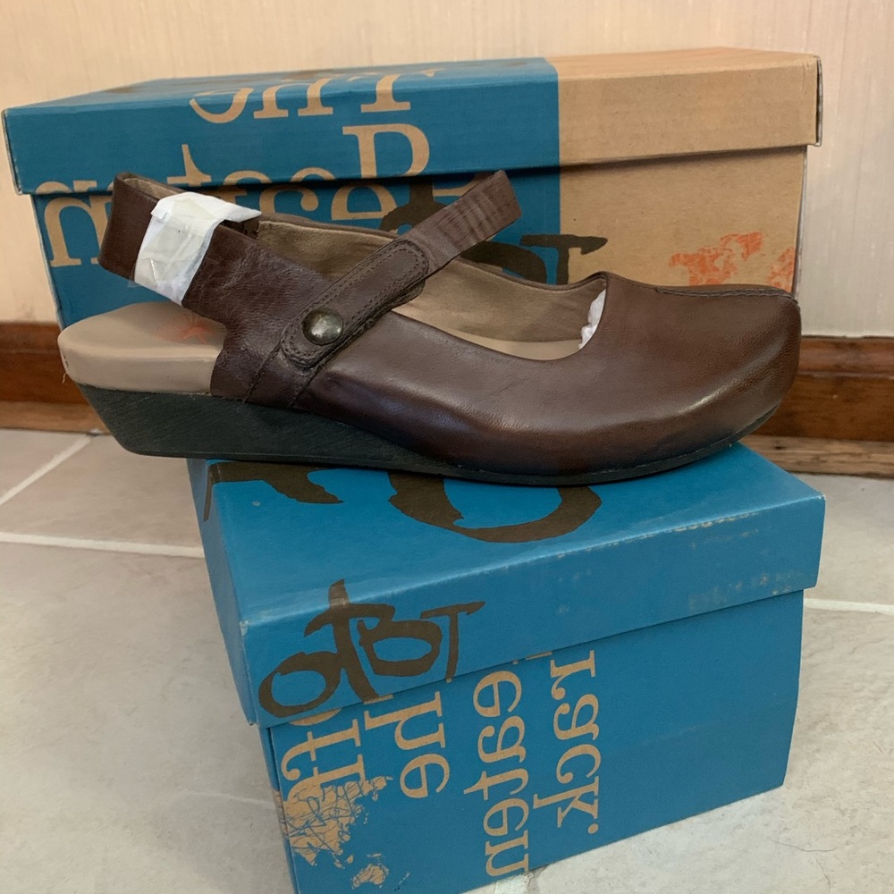 Dark Brown Leather OTBT Slingback Wedge
